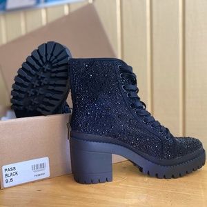 Steve Madden/BLACK RHINESTONE BOOTS 9.5